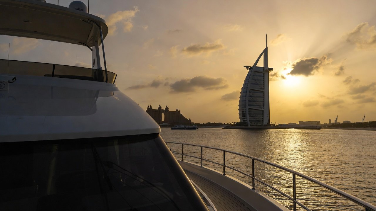 Dubai yacht charter route map showing Palm Jumeirah, Burj Al Arab, Atlantis, and Dubai Marina landmarks